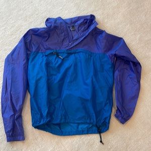 Patagonia Hooded Running overhead jacked